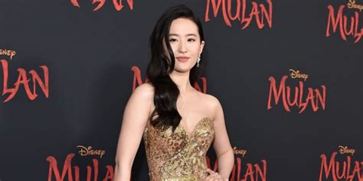 Who Is Yifei Liu? 5 Things On The ‘Mulan’ Actress – Hollywood Life