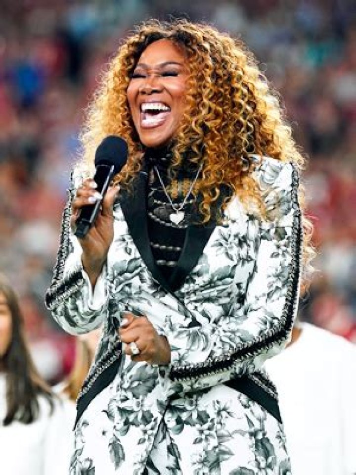 Who Is Yolanda Adams? Get To Know The Gospel Singing Sensation – Hollywood Life