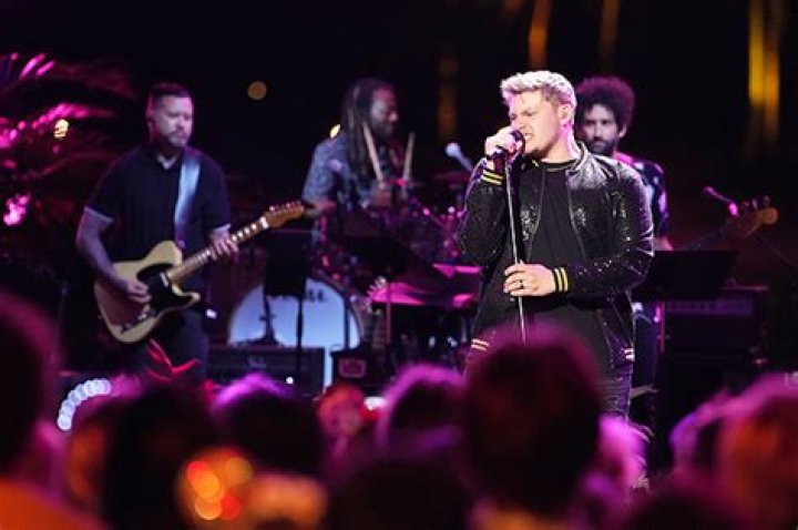 Who Is Zachariah Smith? Get To Know The ‘American Idol’ Standout – Hollywood Life