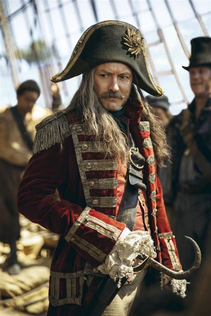 Who Plays Captain Hook? Meet Actors Jude Law, Dustin Hoffman, & More – Hollywood Life