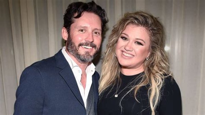 Why Kelly Clarkson’s Ex Brandon Blackstock Owes Her $2.6 Million – Hollywood Life