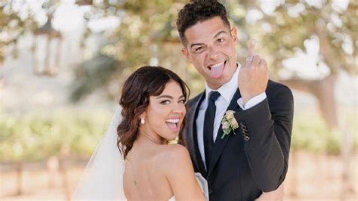 Why Sarah Hyland Loves Wells Adams’ Career: Will It Be Great If They Have A Family?