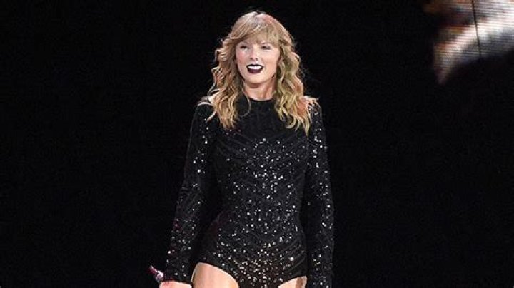Why Taylor Swift’s Fans Think She’s Re-Recording ‘Reputation’ – Hollywood Life