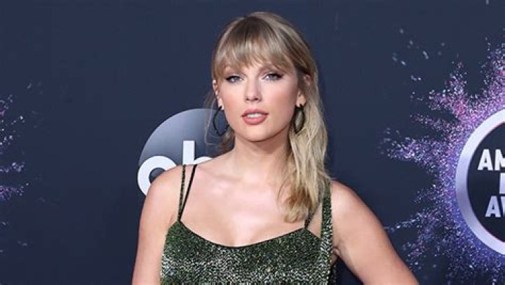 Why Taylor Swift Skipped Travis Kelce’s Game Against The Eagles – Hollywood Life