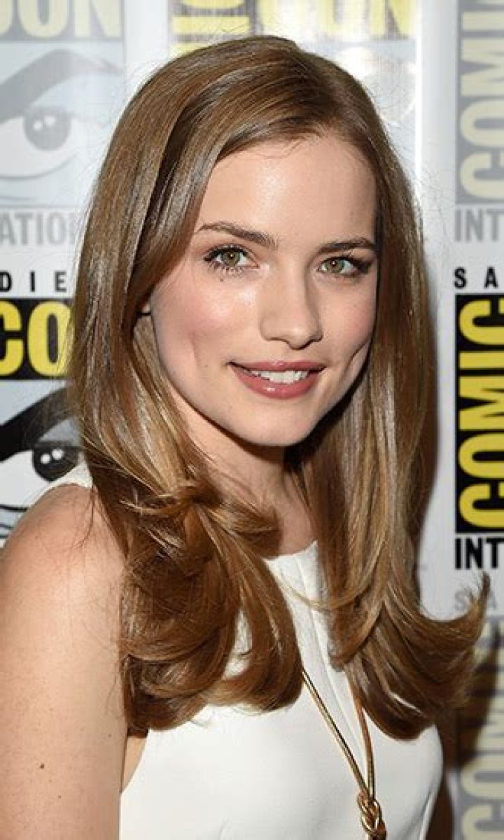 Willa Fitzgerald Celebrity Profile – Hollywood Life