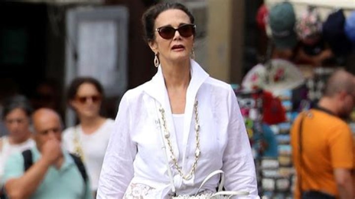 ‘Wonder Woman’ OG Lynda Carter, 71, Looks Glamorous In White Skirt During Italy Vacation