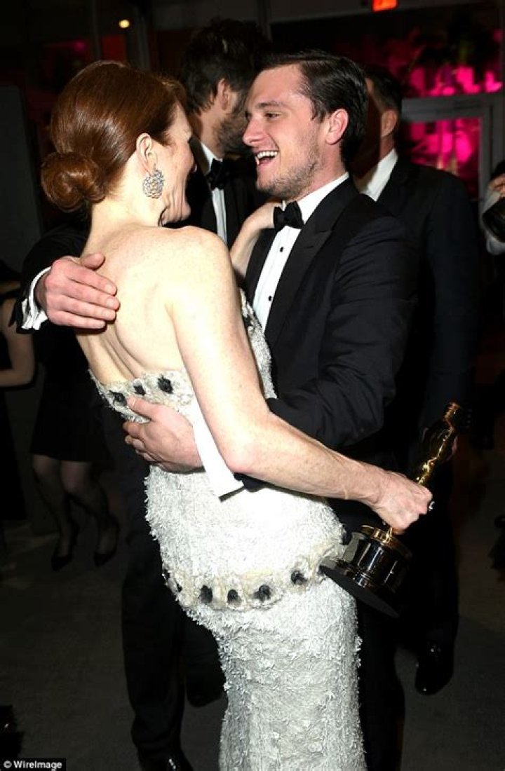 Wow! Julianne Moore Says Kissing A Man Is No Different From Kissing A Woman!