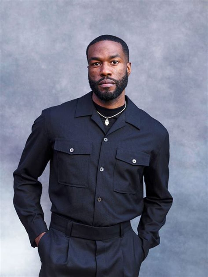 Yahya Abdul-Mateen II Shares Shirtless Selfie To Show Off Body Transformation For ‘Aquaman’ Role