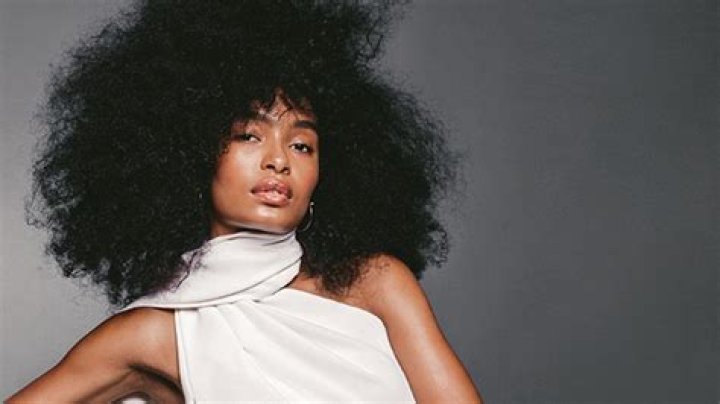 Yara Shahidi Rocks Natural Curly Hair & Gorgeous Glow For Unretouched ‘Harper’s Bazaar’ Shoot