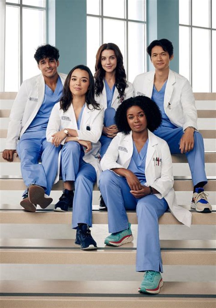‘Yellowjackets,’ ‘Grey’s Anatomy’ & More – Hollywood Life