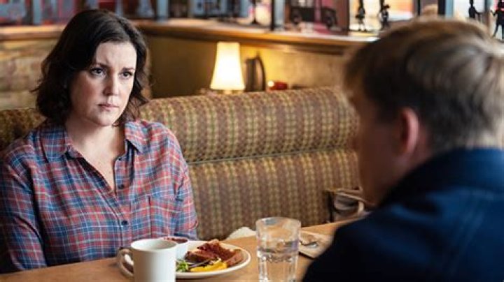 ‘Yellowjackets’: Melanie Lynskey Teases Shauna & Jeff’s ‘Huge Problem’ & The State Of Their Marriage (Exclusive)