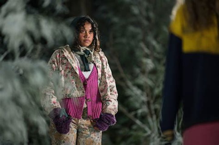 ‘Yellowjackets’ Star On Crystal’s Death In Episode 5 (Exclusive) – Hollywood Life