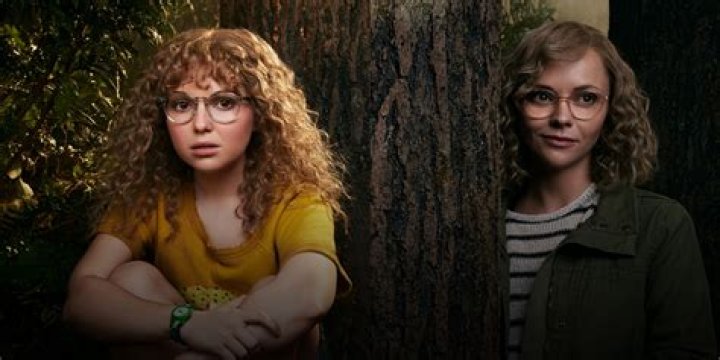 ‘Yellowjackets’ Star Samantha Hanratty: Why She Doesn’t Think Misty Believes In Lottie’s Darkness