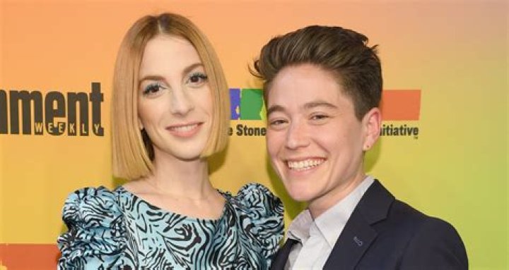 ‘Younger’s Molly Bernard Reveals Lauren Will Get Josh Into ‘Some Trouble’ This Season & More
