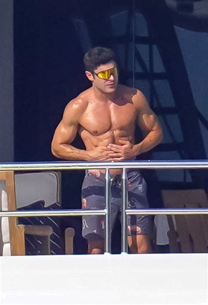 Zac Efron Goes Shirtless On Yacht Vacation In St. Tropez – Hollywood Life