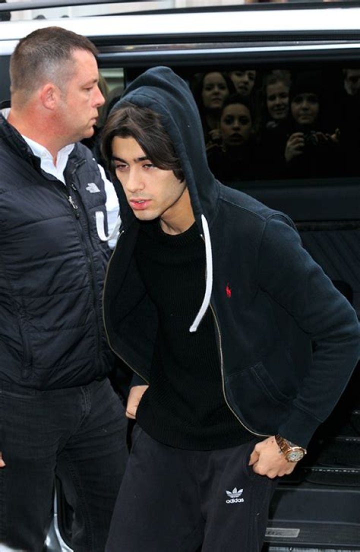 Zayn Malik Cut Off By One Direction Fans After Louis Tomlinson Twitter War – Hollywood Life