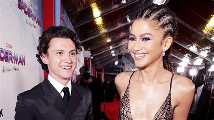 Zendaya Posts Tom Holland On Her Story As They Visit Oakland: Photo – Hollywood Life