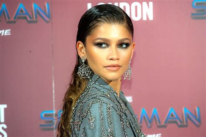 Zendaya Reveals New Short Hair Makeover: Photos – Hollywood Life
