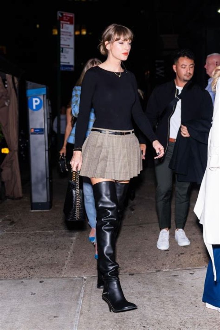 Zendaya Rocks Leather Skirt and Thigh High Boots in Paris: Video – Hollywood Life