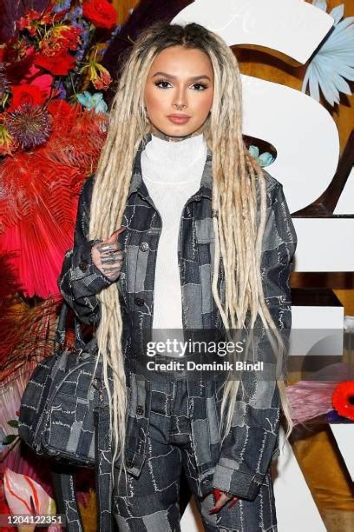 Zhavia — Photos