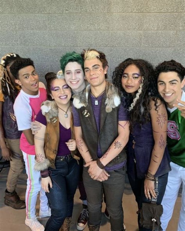‘Zombies 2’ Cast Goes To Disneyland After The Sequel’s Premiere – Hollywood Life